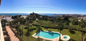 Lujoso apartamento ático dúplex con vistas al mar y Fuengirola